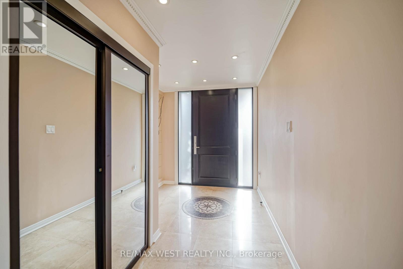 17 Clay Court, Toronto, Ontario  M9A 4S2 - Photo 2 - W12584494