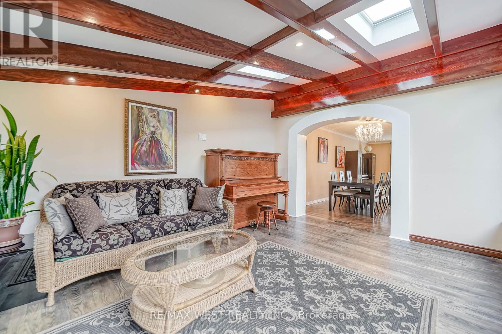 17 Clay Court, Toronto, Ontario  M9A 4S2 - Photo 6 - W12584494