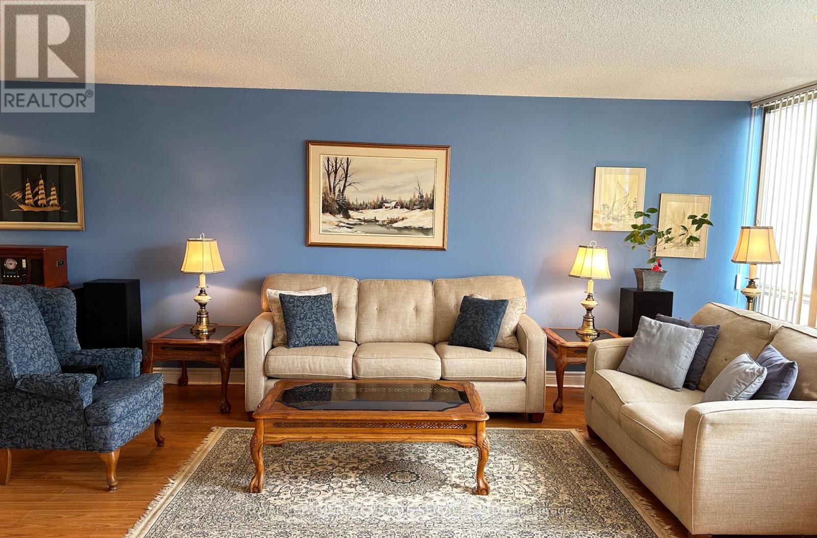 212 - 25 Fairview Road W, Mississauga, Ontario  L5B 3Y8 - Photo 4 - W12584532