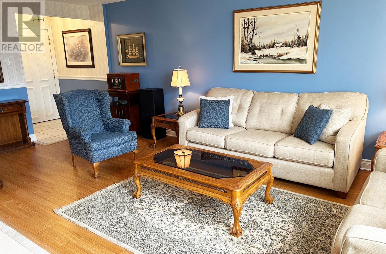 212 - 25 Fairview Road W, Mississauga, Ontario  L5B 3Y8 - Photo 5 - W12584532