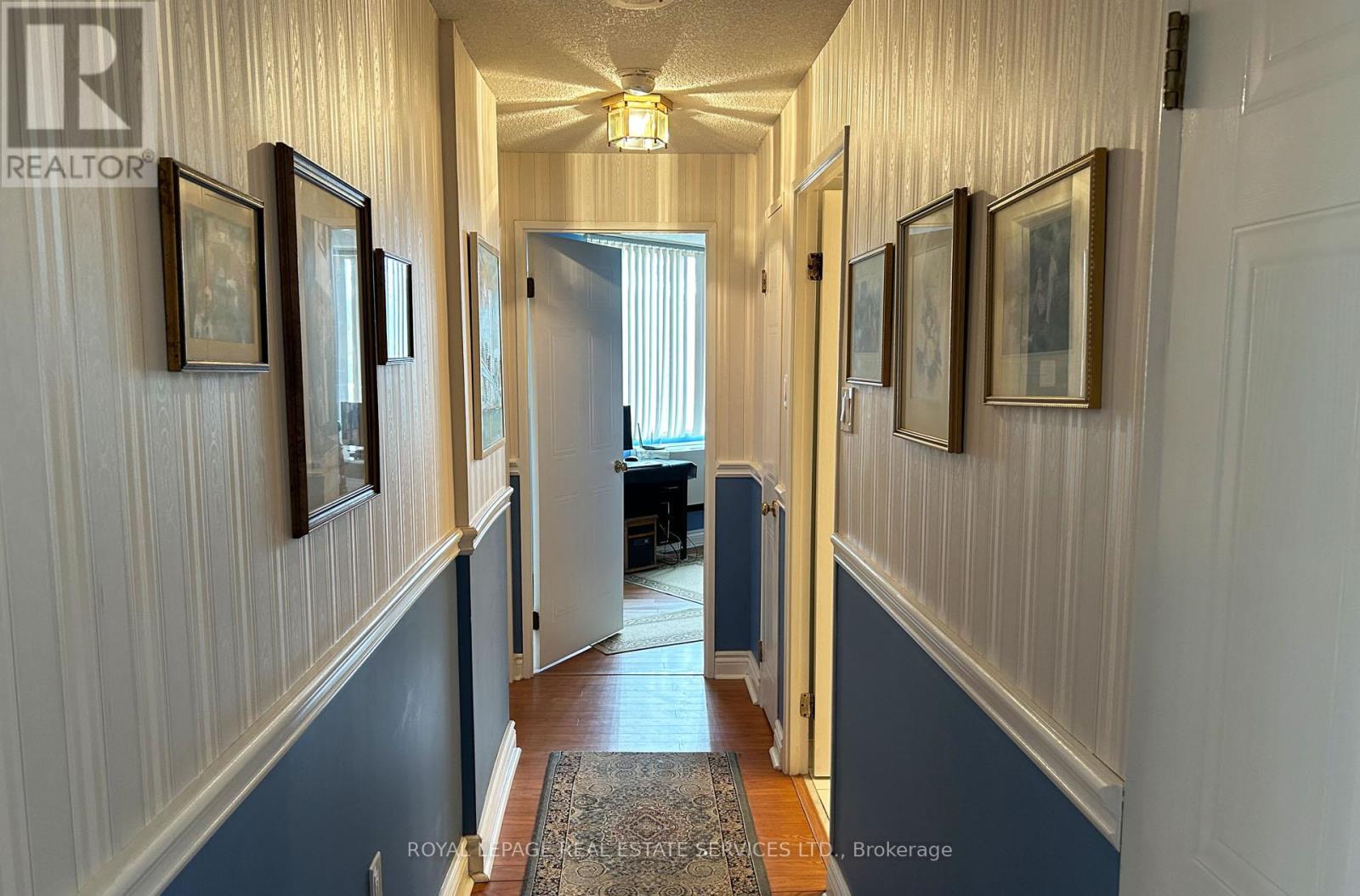 212 - 25 Fairview Road W, Mississauga, Ontario  L5B 3Y8 - Photo 9 - W12584532