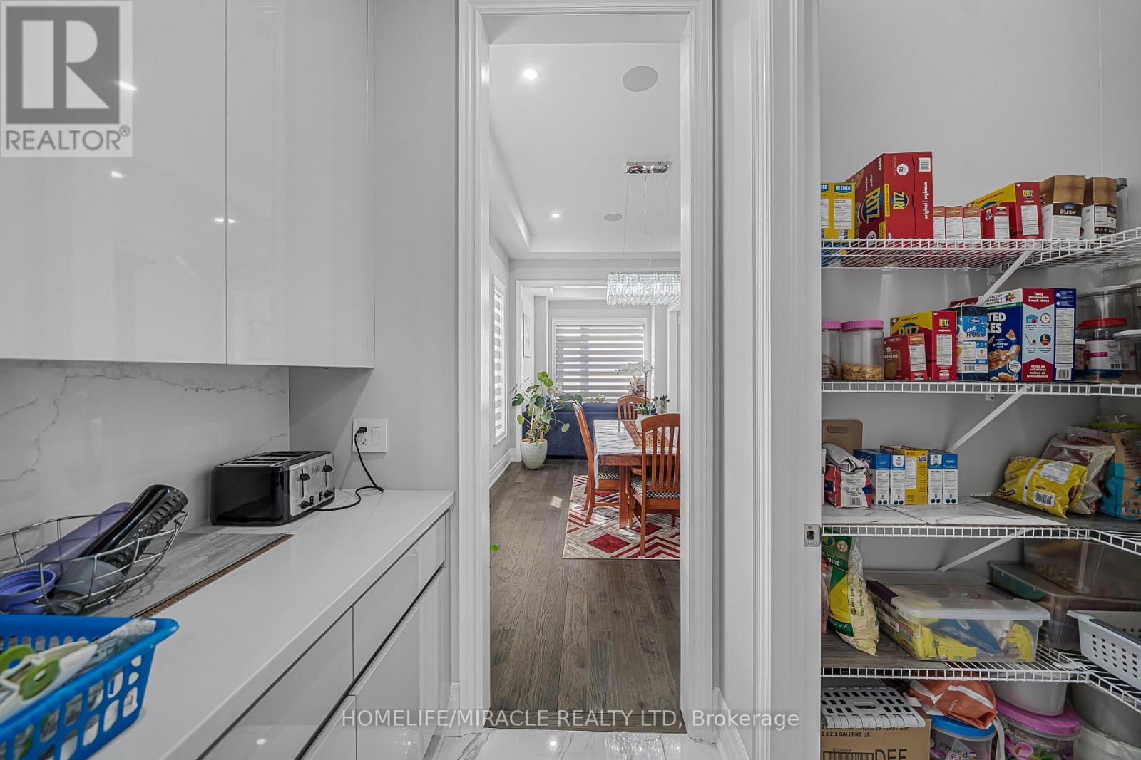 1215 Pondside Trail, Oakville, Ontario  L6M 5M6 - Photo 13 - W12584554