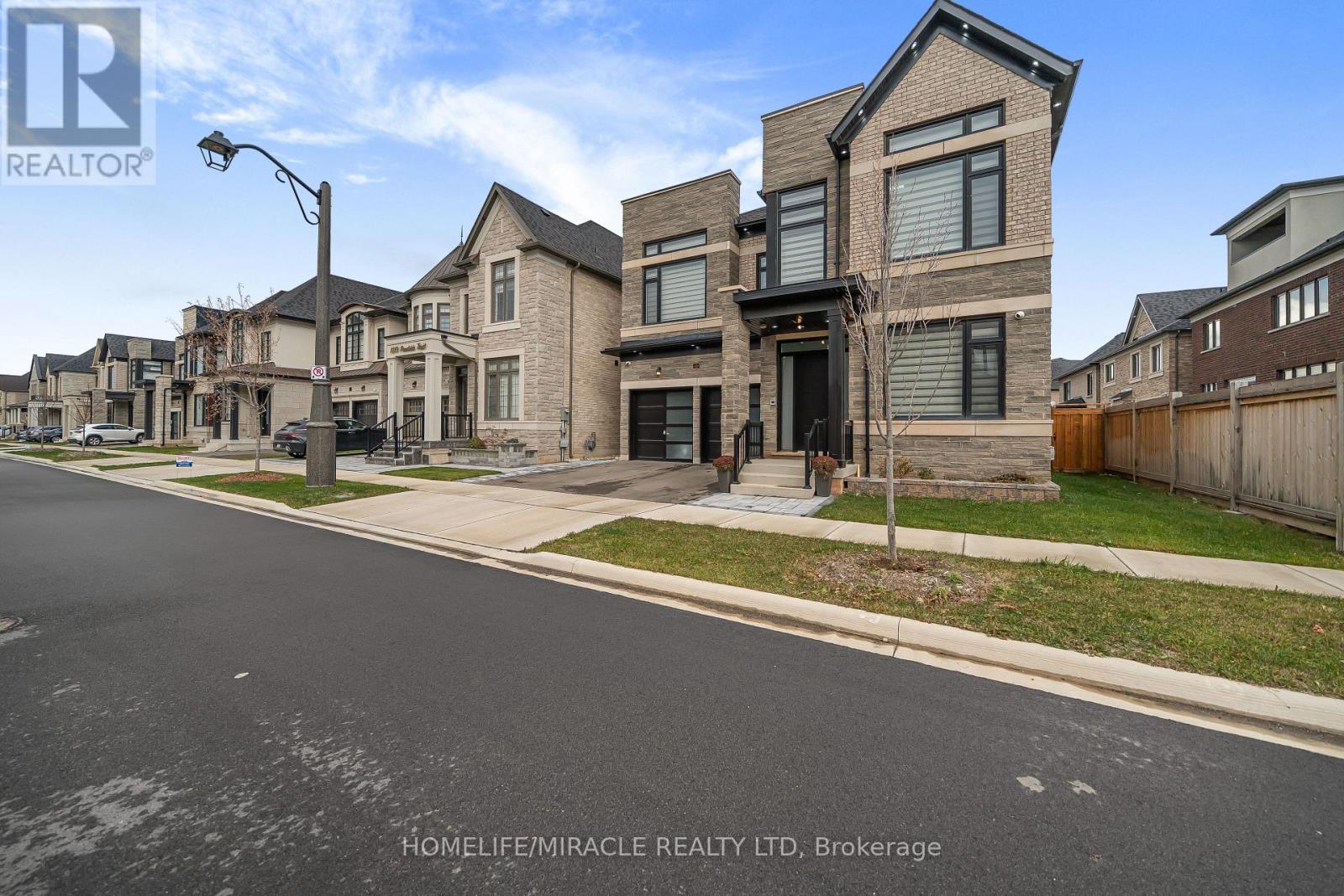 1215 Pondside Trail, Oakville, Ontario  L6M 5M6 - Photo 3 - W12584554