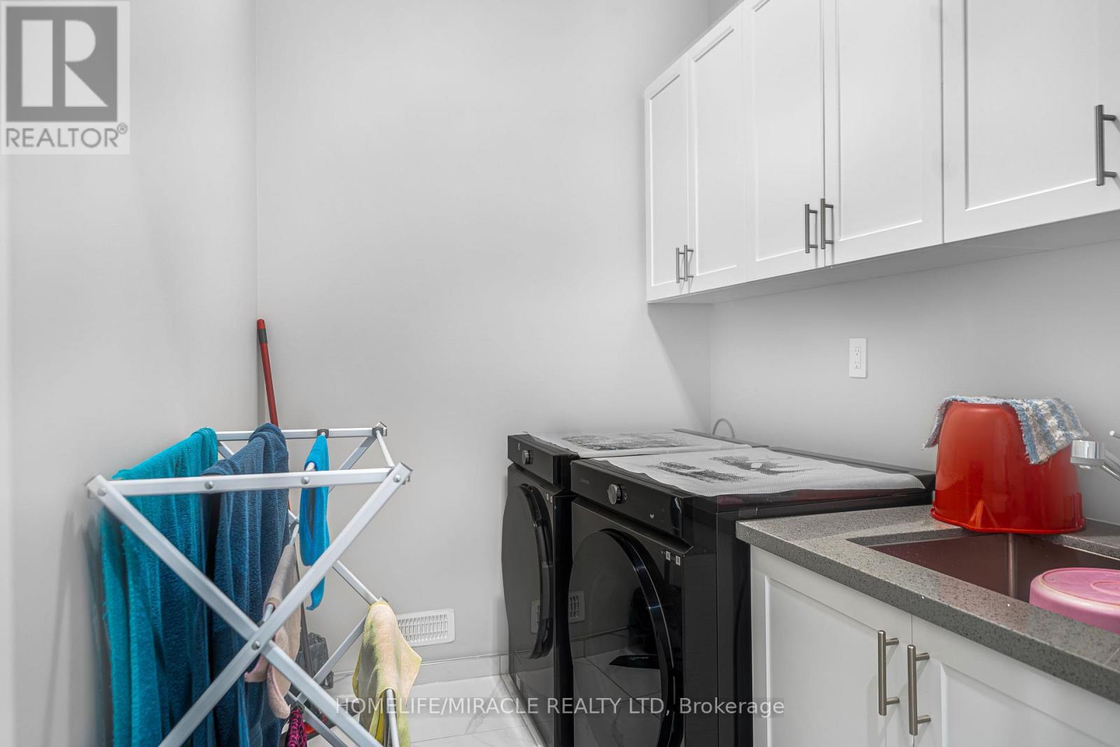 1215 Pondside Trail, Oakville, Ontario  L6M 5M6 - Photo 37 - W12584554