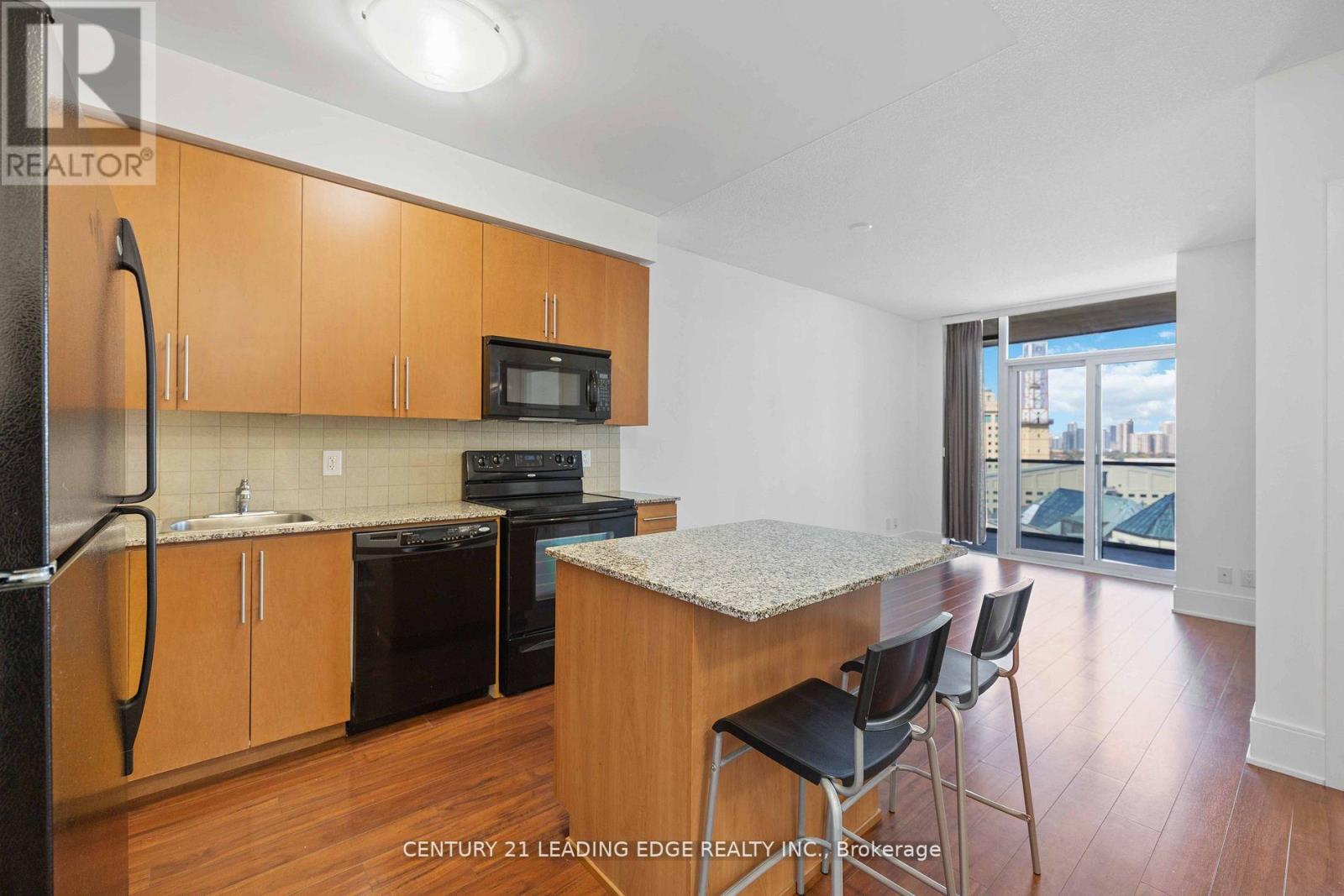 1506 - 330 Burnhamthorpe Road W, Mississauga, Ontario  L5B 0E1 - Photo 10 - W12584642