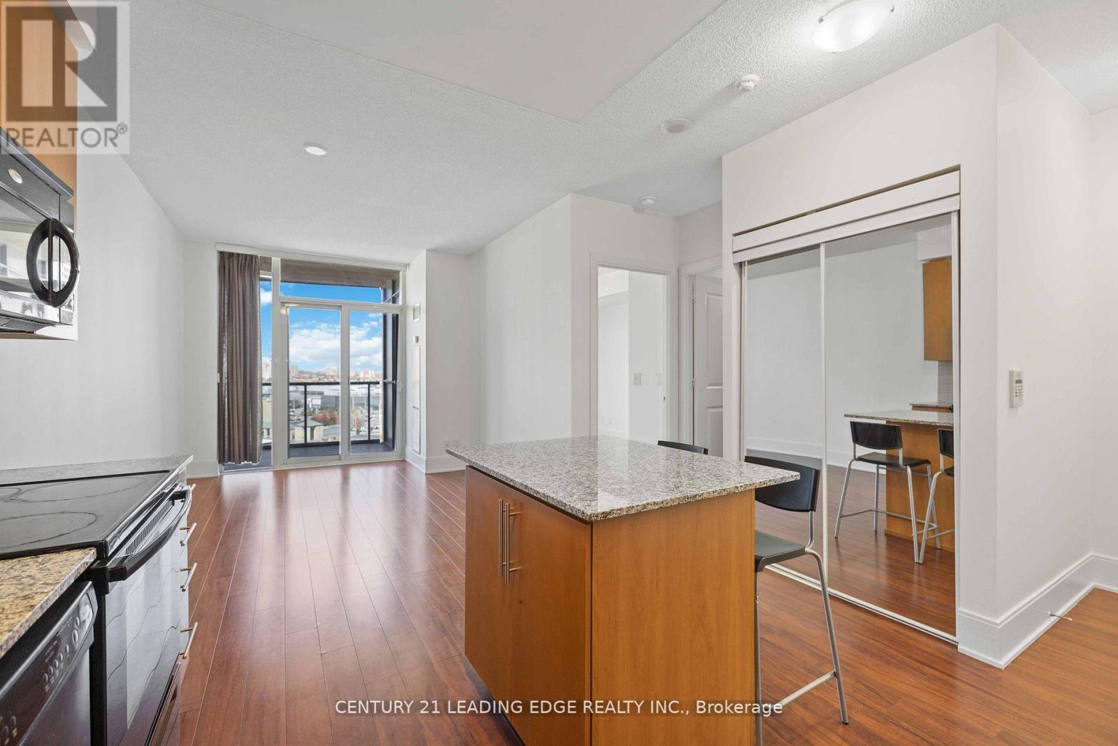 1506 - 330 Burnhamthorpe Road W, Mississauga, Ontario  L5B 0E1 - Photo 11 - W12584642