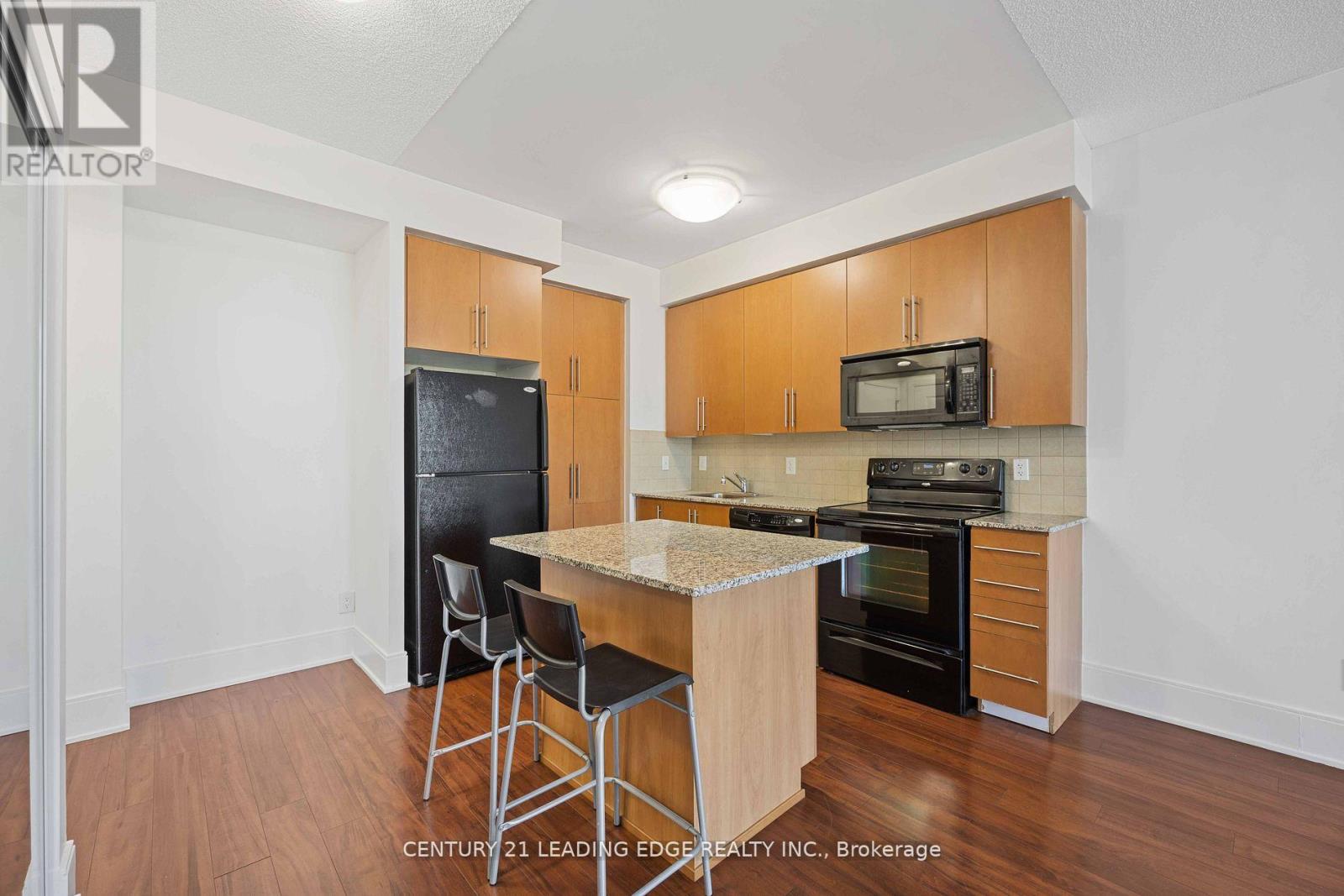 1506 - 330 Burnhamthorpe Road W, Mississauga, Ontario  L5B 0E1 - Photo 6 - W12584642