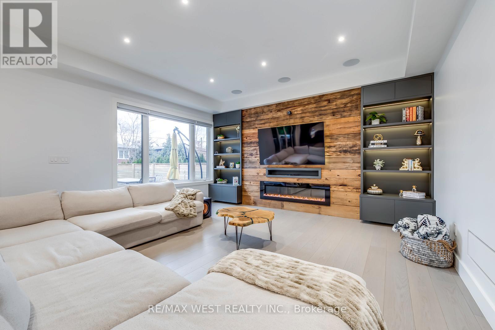 6 Creston Road, Toronto, Ontario  M6A 1J1 - Photo 14 - W12584644