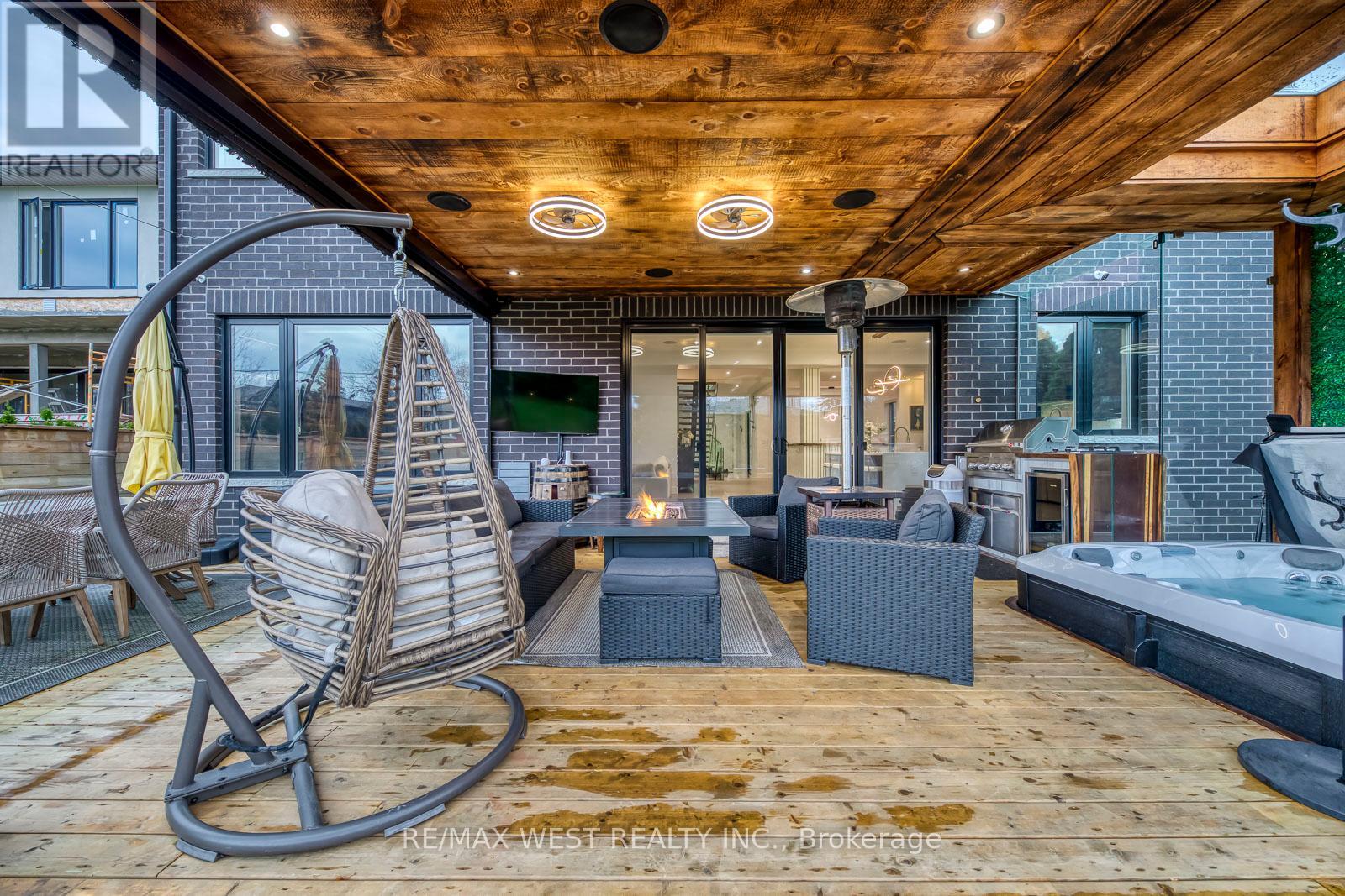 6 Creston Road, Toronto, Ontario  M6A 1J1 - Photo 17 - W12584644