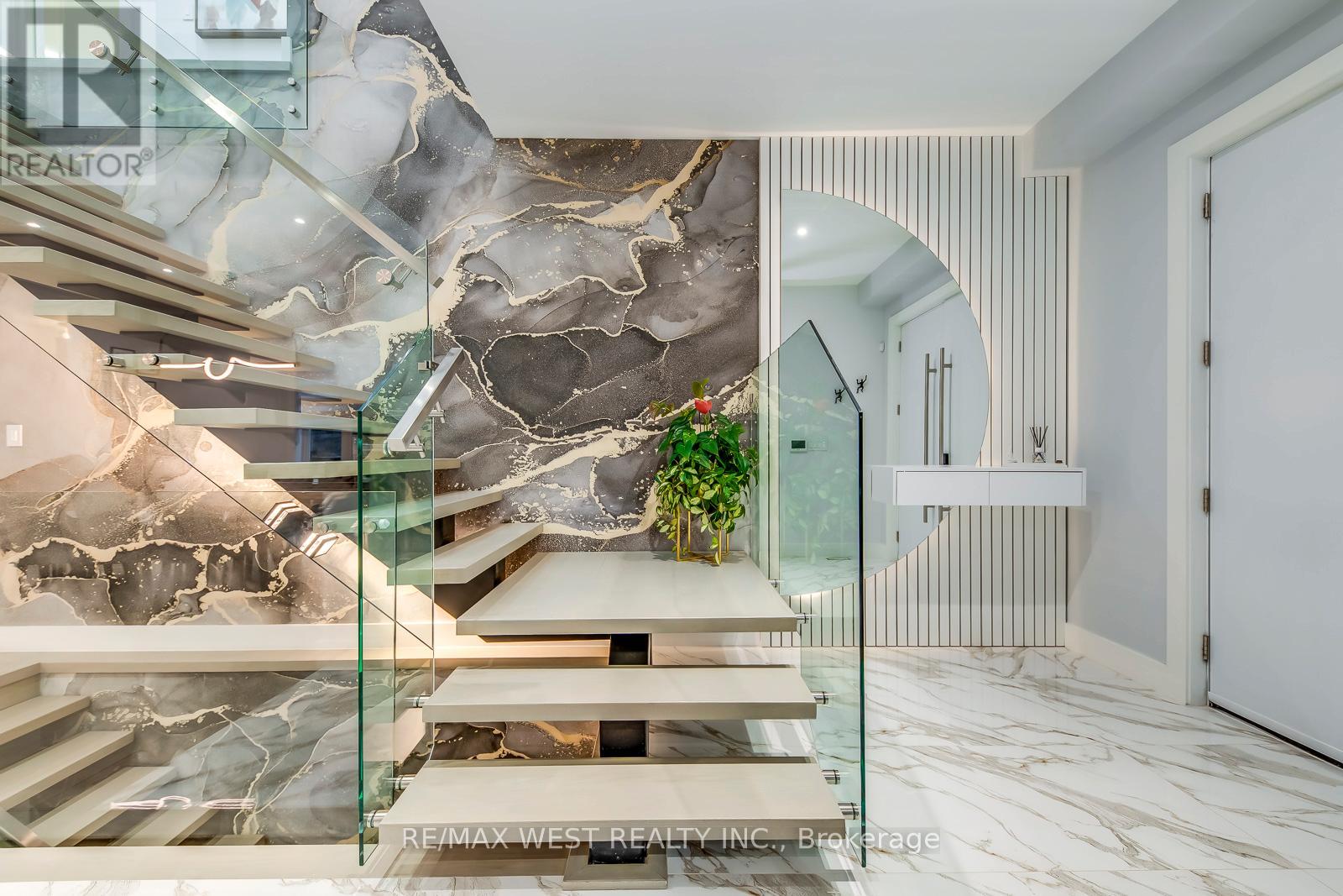 6 Creston Road, Toronto, Ontario  M6A 1J1 - Photo 4 - W12584644