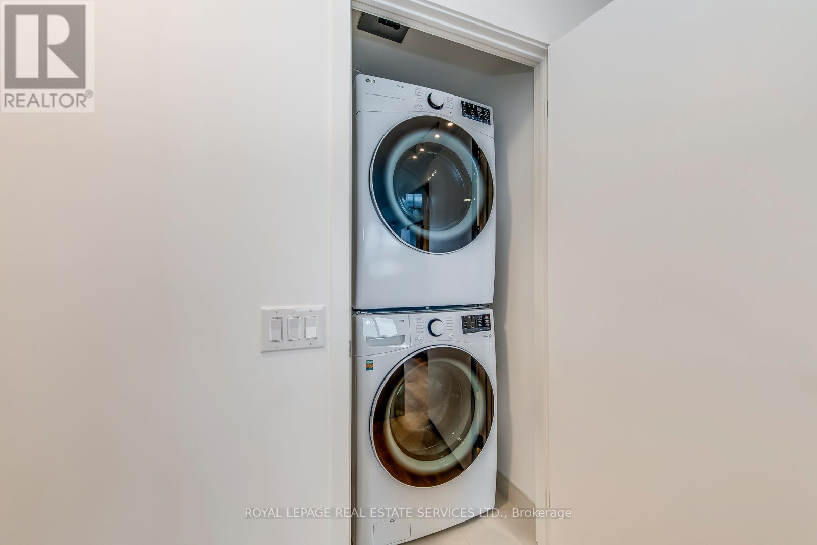 2509 - 395 Square One Drive, Mississauga, Ontario  L5B 0P6 - Photo 7 - W12584646