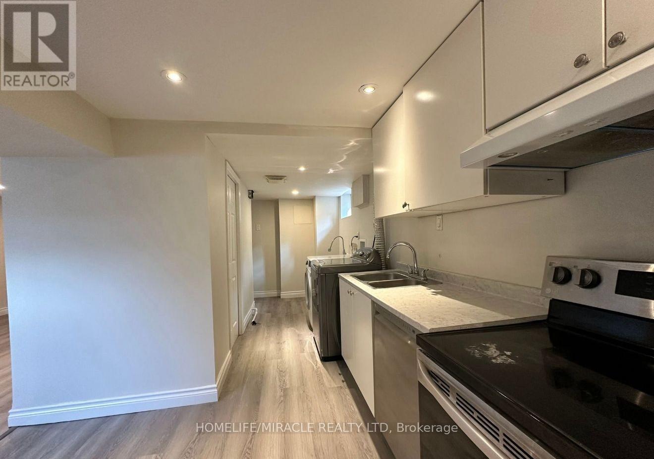 2406 Ventura Drive, Oakville, Ontario  L6L 2H4 - Photo 4 - W12584650