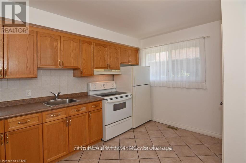 65 Irving Place, London East, Ontario  N5V 2H6 - Photo 9 - X12584732