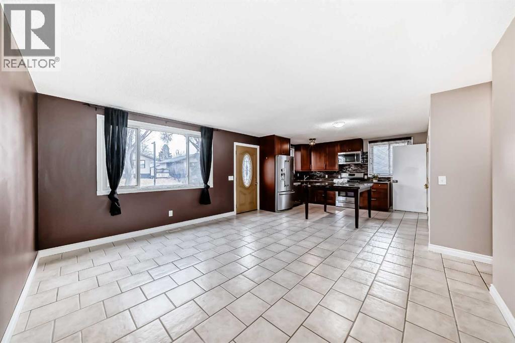 3042 31a Street Se, Calgary, Alberta  T2B 0S9 - Photo 9 - A2271381