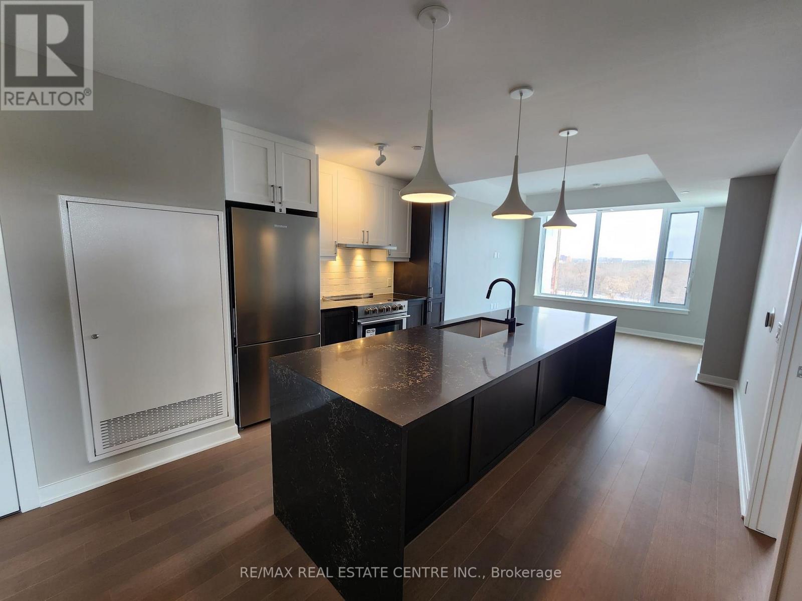 608 - 360 Deschatelets Avenue, Ottawa, Ontario  K1S 1C3 - Photo 1 - X12584504