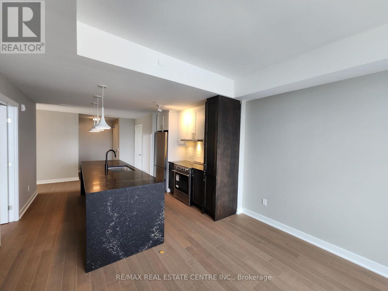 608 - 360 Deschatelets Avenue, Ottawa, Ontario  K1S 1C3 - Photo 2 - X12584504