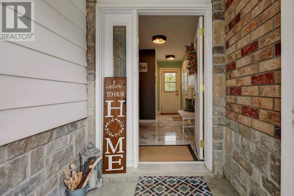 56 Elgar Avenue, Hamilton, Ontario  L9C 4E1 - Photo 3 - X12584632