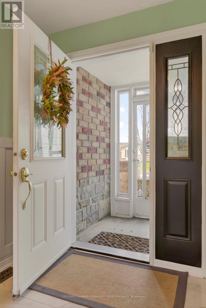 56 Elgar Avenue, Hamilton, Ontario  L9C 4E1 - Photo 4 - X12584632