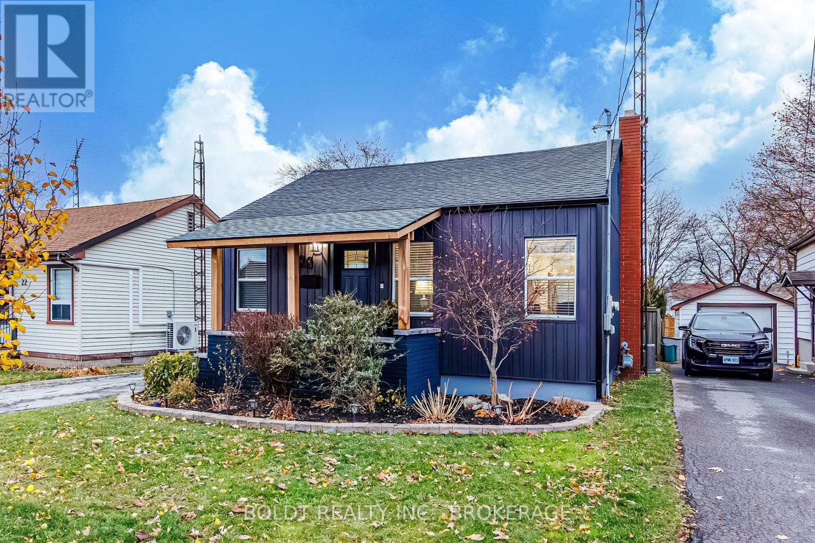 20 Keele Street, St. Catharines, Ontario L2T 1M9 - Photo 1 - X12584840