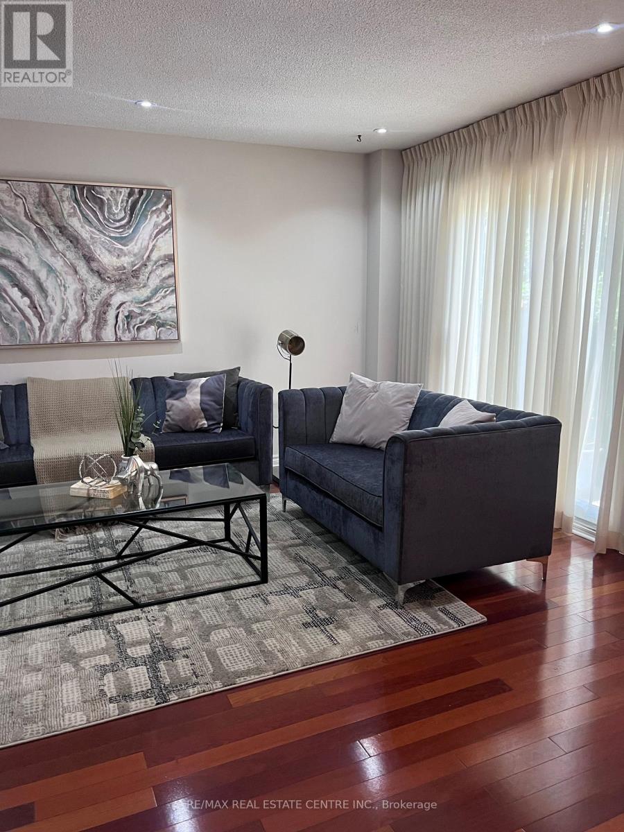 4358 Bacchus Crescent, Mississauga, Ontario  L4W 2Y3 - Photo 3 - W12424840