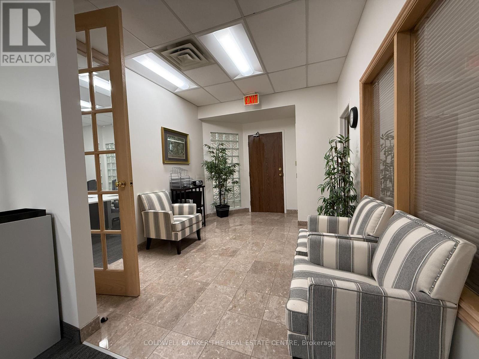 303 - 390 Davis Drive, Newmarket, Ontario L3Y 7T8 - Photo 9 - N12584496