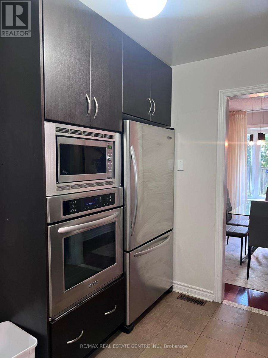 4358 Bacchus Crescent, Mississauga, Ontario  L4W 2Y3 - Photo 10 - W12424840