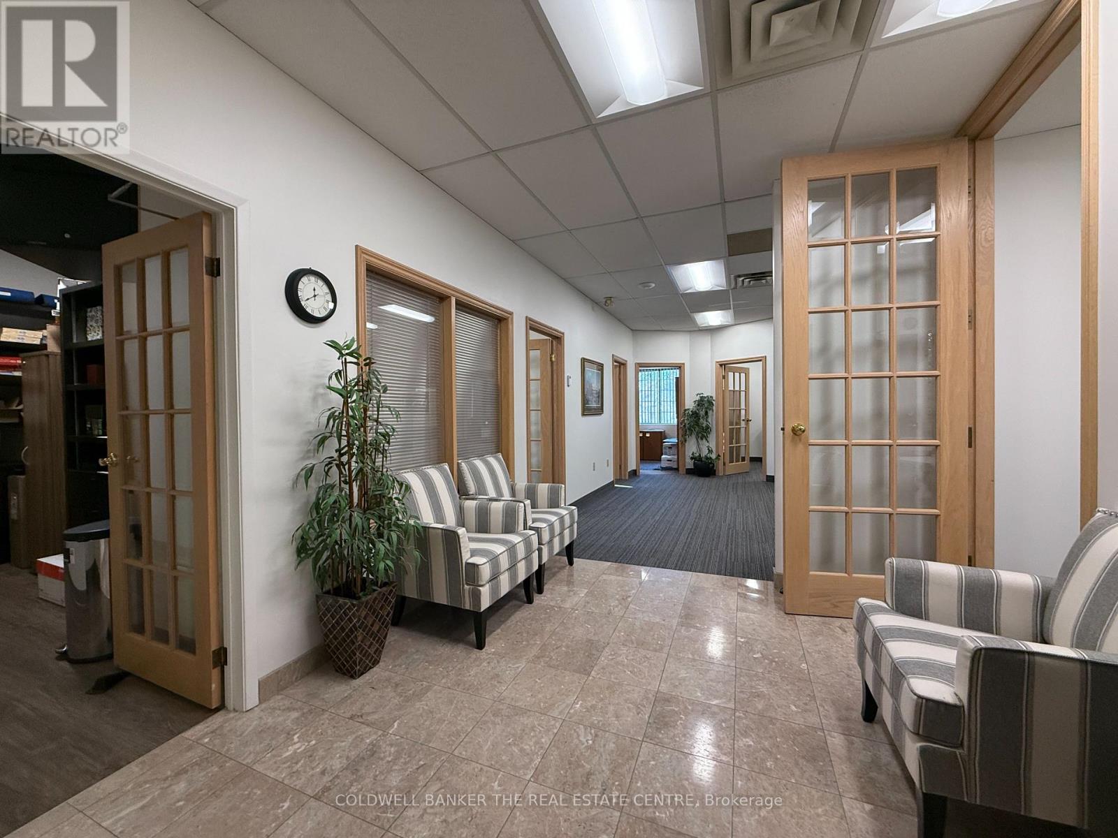 303 - 390 Davis Drive, Newmarket, Ontario L3Y 7T8 - Photo 8 - N12584496