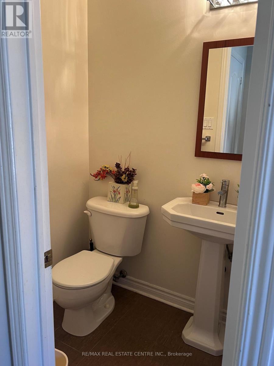 4358 Bacchus Crescent, Mississauga, Ontario  L4W 2Y3 - Photo 23 - W12424840