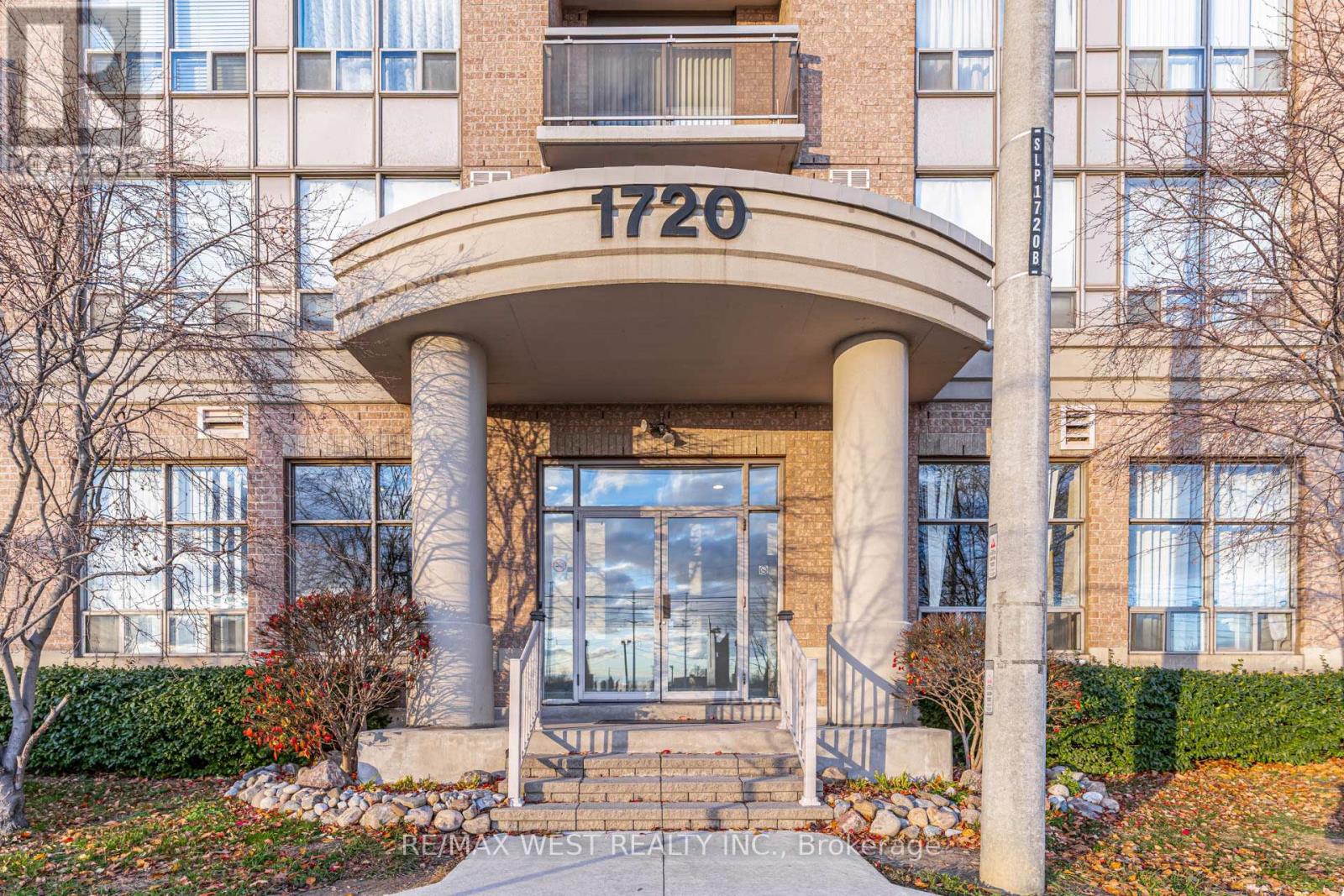 709 - 1720 Eglinton Avenue E, Toronto, Ontario  M4A 2X8 - Photo 2 - C12584770