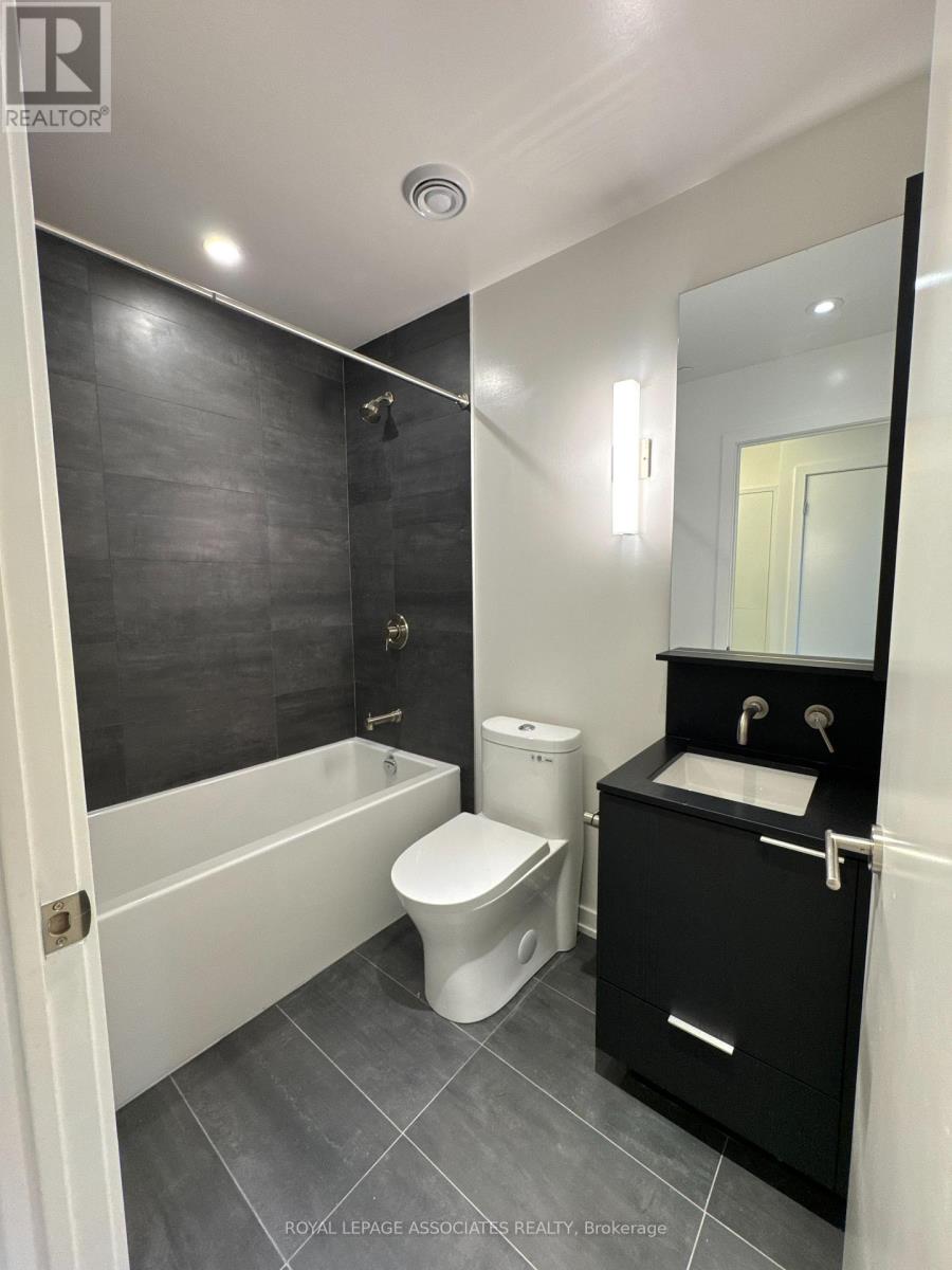 1711 - 110 Broadway Avenue, Toronto, Ontario  M4P 1V7 - Photo 11 - C12584772