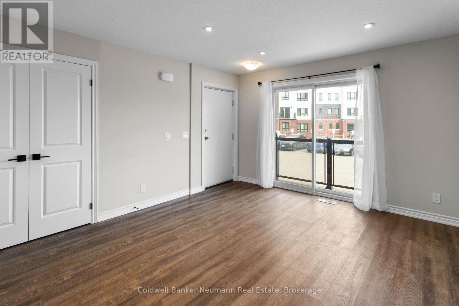 23 - 235 Chapel Hill Drive, Kitchener, Ontario N2R 0S4 - Photo 2 - X12584954