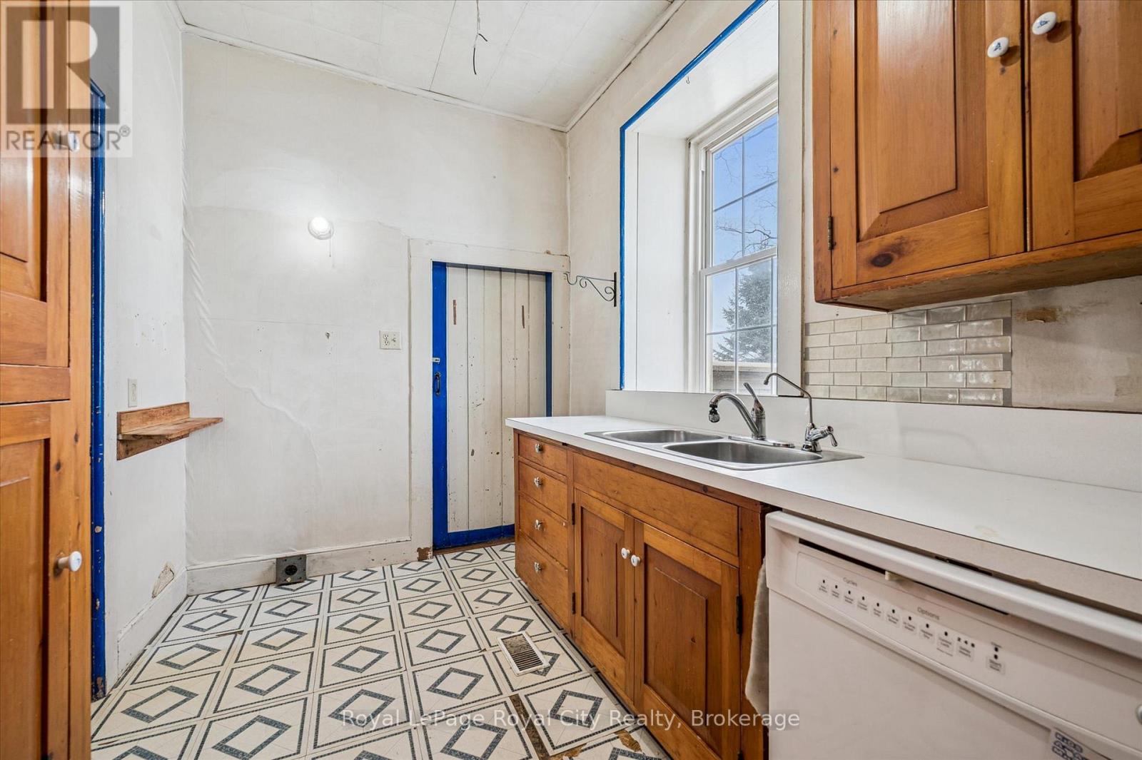 5877 Highway 6 Road N, Centre Wellington, Ontario  N1H 6J2 - Photo 10 - X12584998