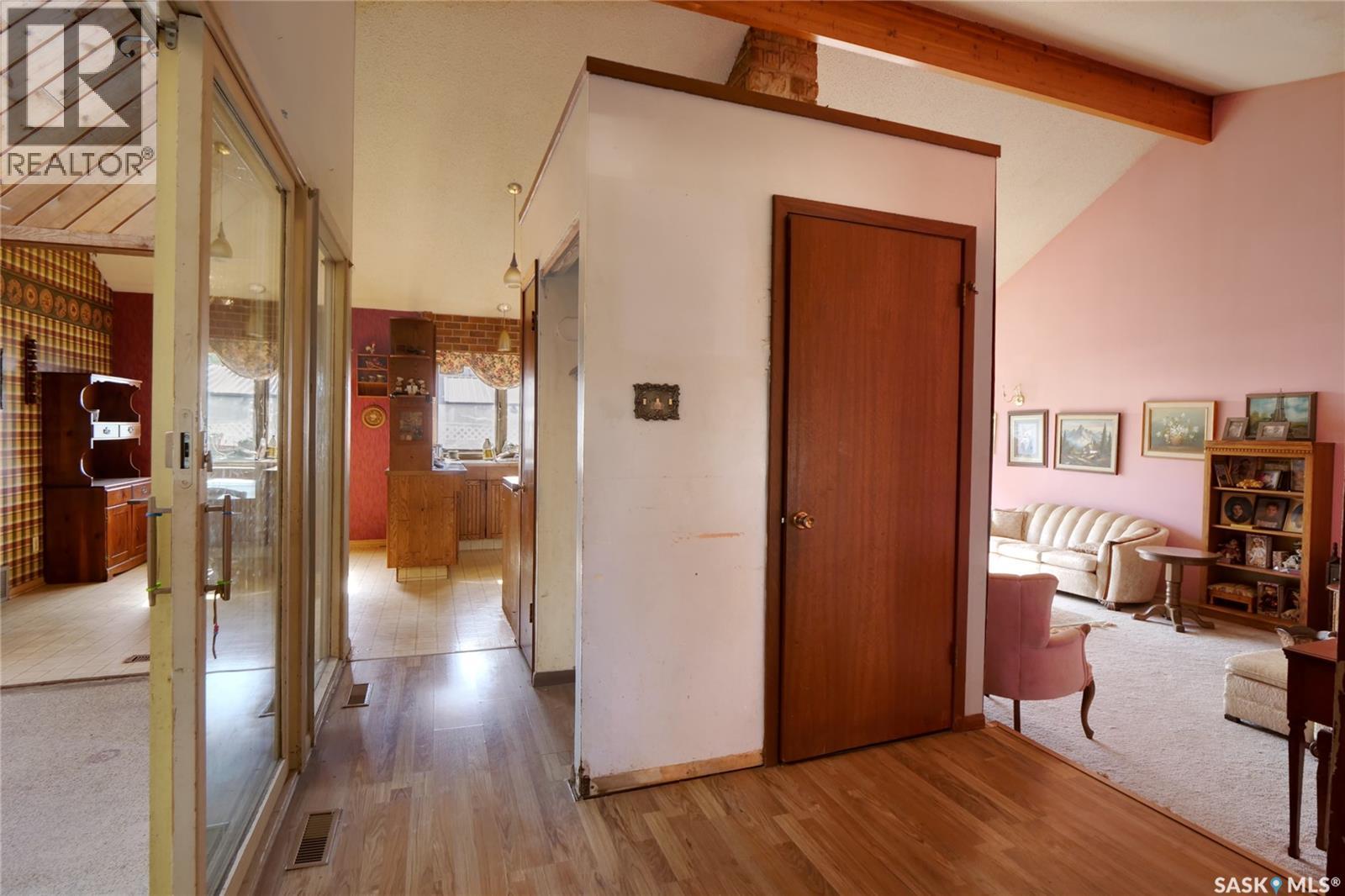 1211 Gordon Road, Moose Jaw, Saskatchewan  S6H 3E3 - Photo 3 - SK021286