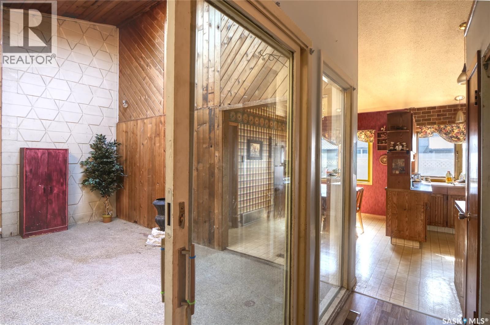 1211 Gordon Road, Moose Jaw, Saskatchewan  S6H 3E3 - Photo 2 - SK021286