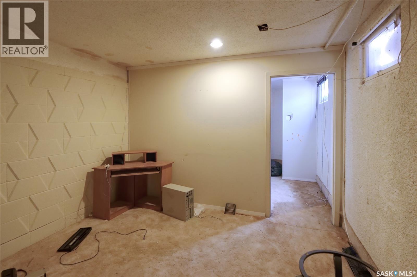 1211 Gordon Road, Moose Jaw, Saskatchewan  S6H 3E3 - Photo 21 - SK021286