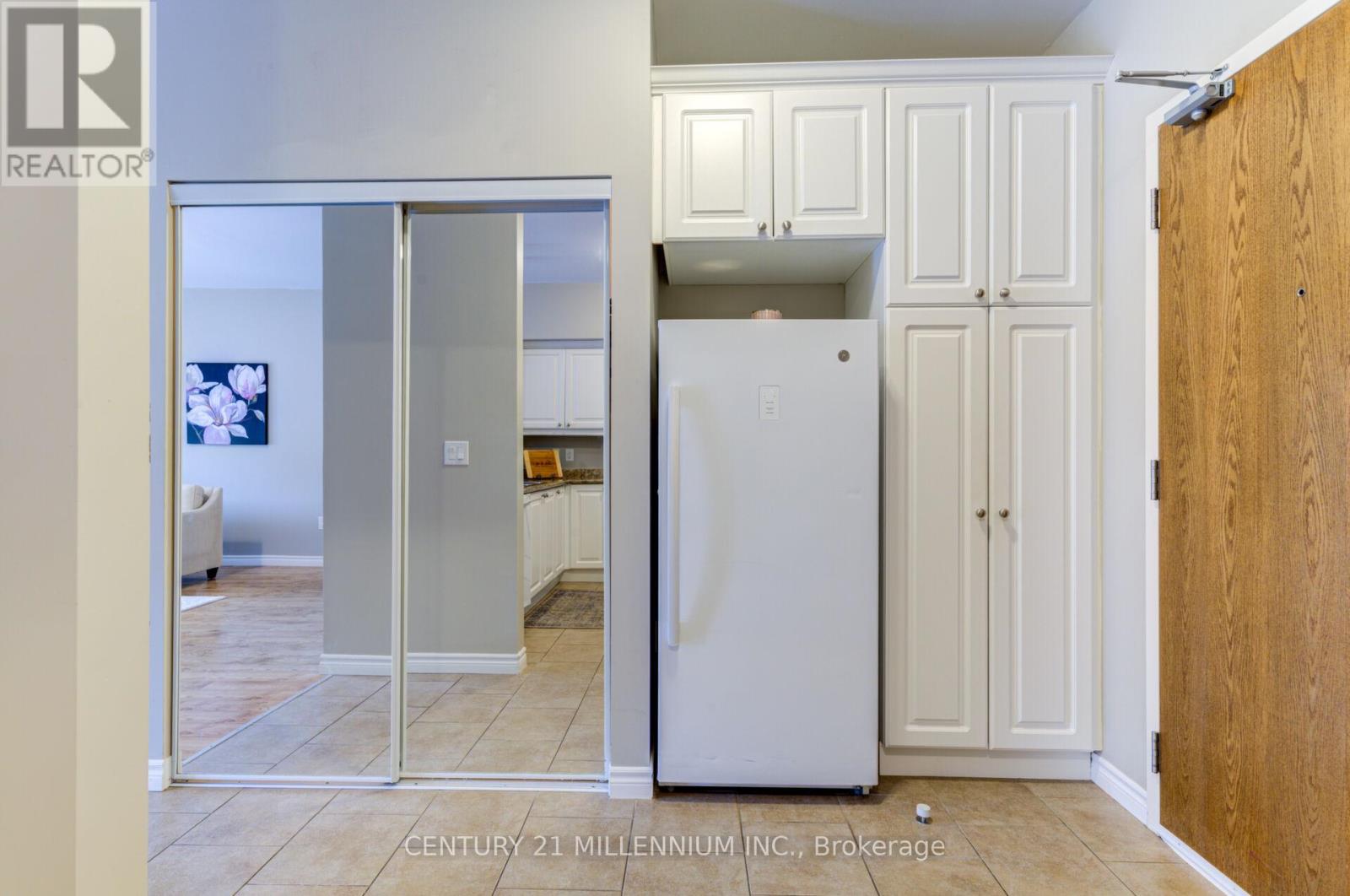 208 - 19a Yonge Street N, Springwater, Ontario  L0L 1P0 - Photo 15 - S12584760