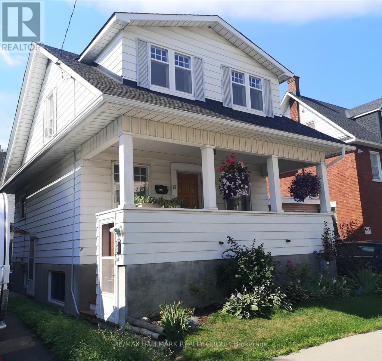 8 CARLOTTA AVENUE, Ottawa, Ontario