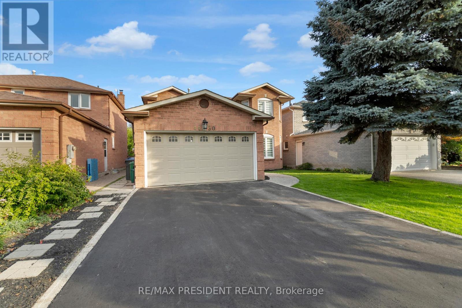 4430 Hearthside Drive, Mississauga, Ontario  L5R 1R3 - Photo 3 - W12584714