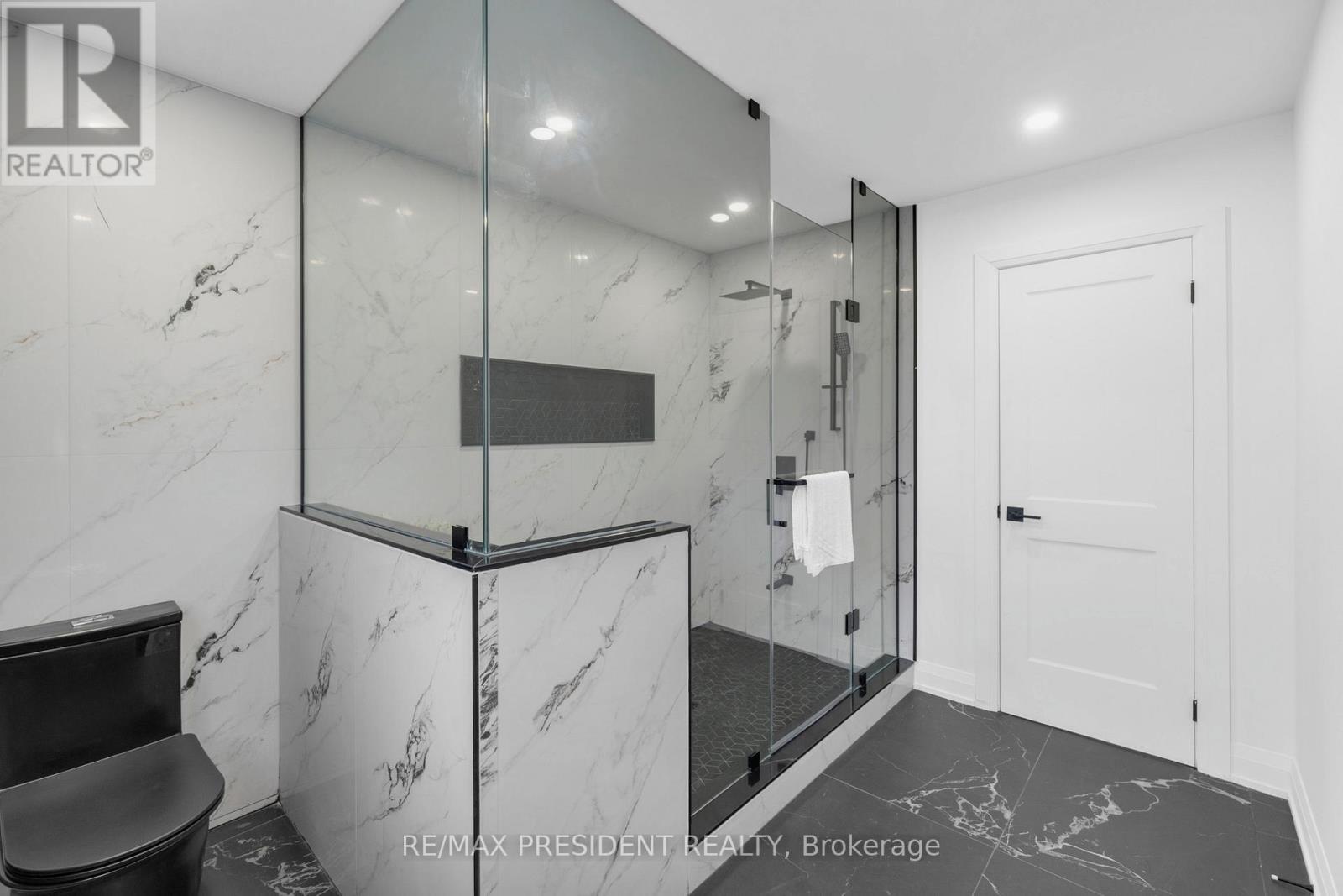 4430 Hearthside Drive, Mississauga, Ontario  L5R 1R3 - Photo 30 - W12584714