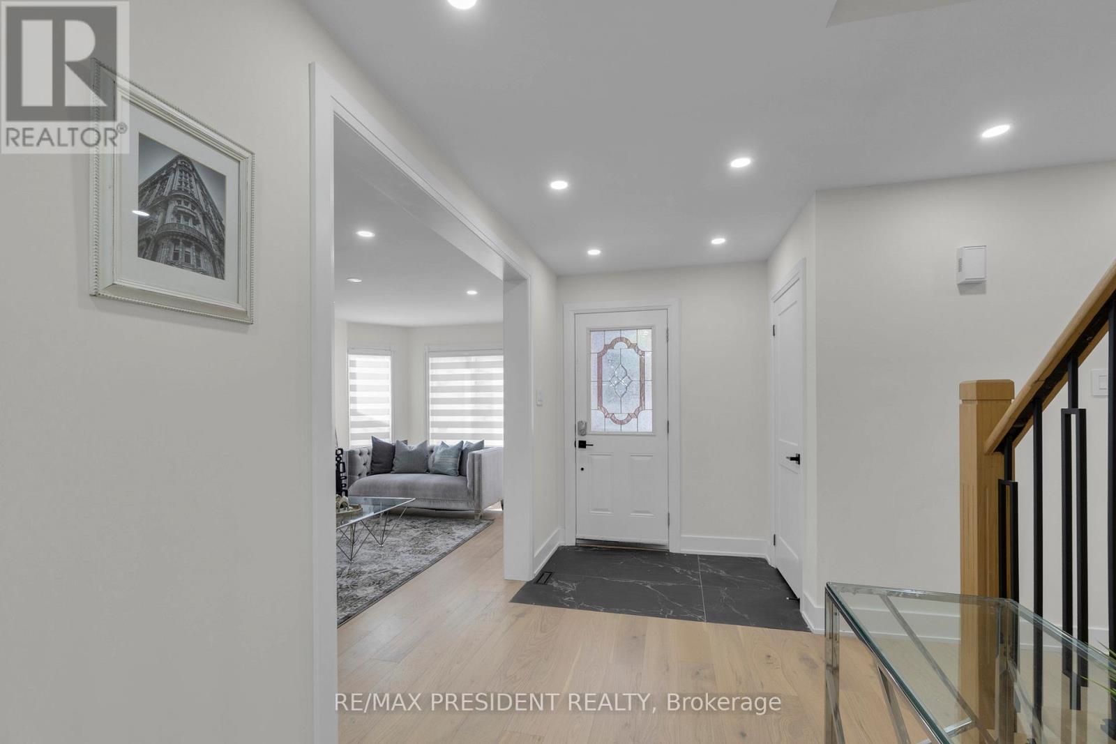 4430 Hearthside Drive, Mississauga, Ontario  L5R 1R3 - Photo 6 - W12584714