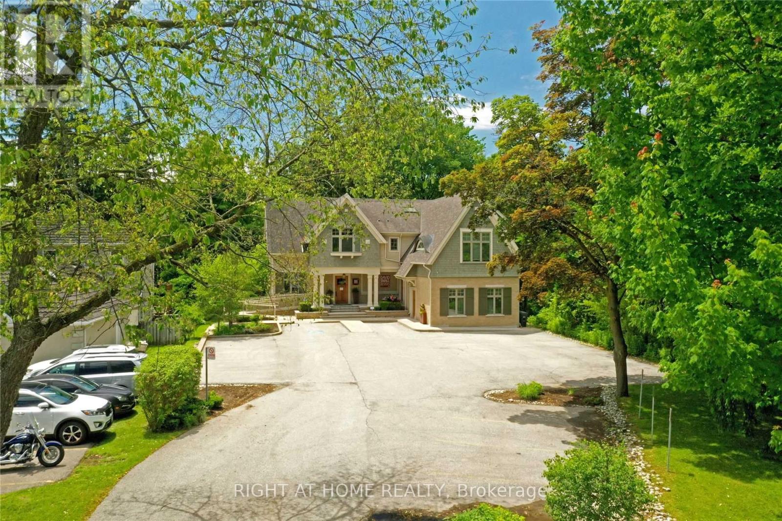 1440 Hurontario Street, Mississauga, Ontario L5G 3H4 - Photo 3 - W12584722