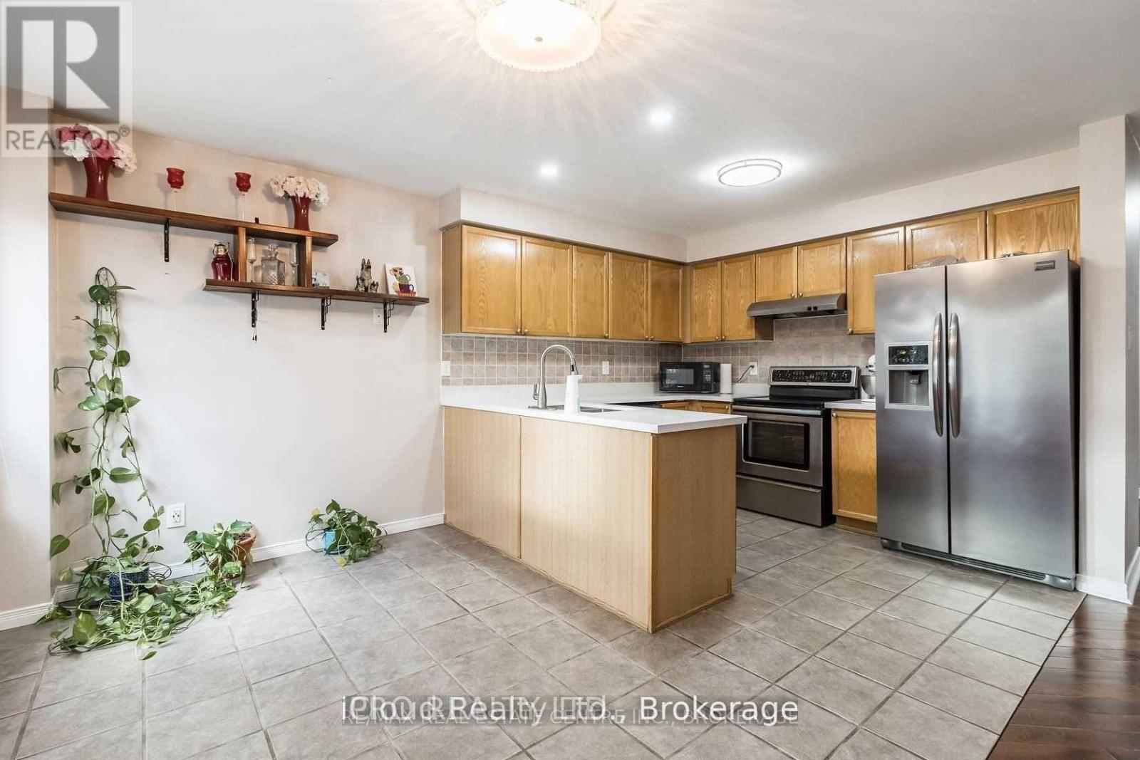 40 Muirland Crescent, Brampton, Ontario  L6X 4P4 - Photo 9 - W12584738