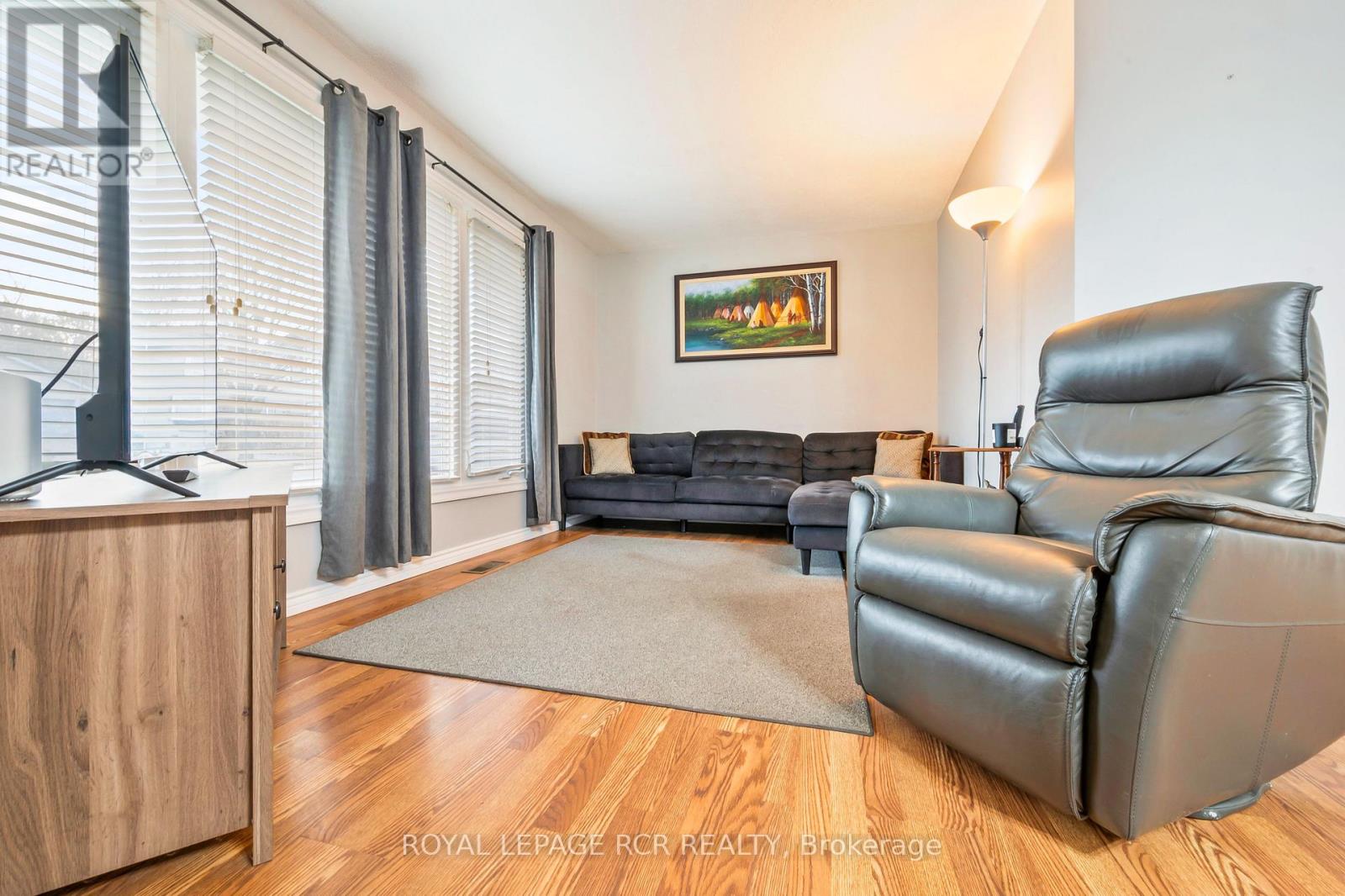 39 John Street, Orangeville, Ontario L9W 2P4 - Photo 3 - W12584776