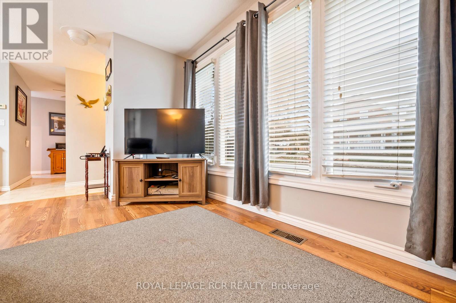 39 John Street, Orangeville, Ontario L9W 2P4 - Photo 5 - W12584776