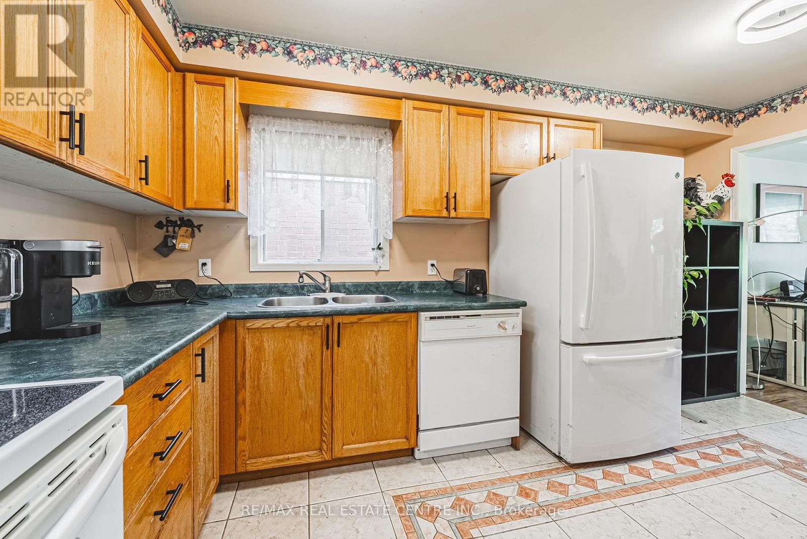 487 Taylor Crescent, Burlington, Ontario  L7L 6G2 - Photo 10 - W12584816