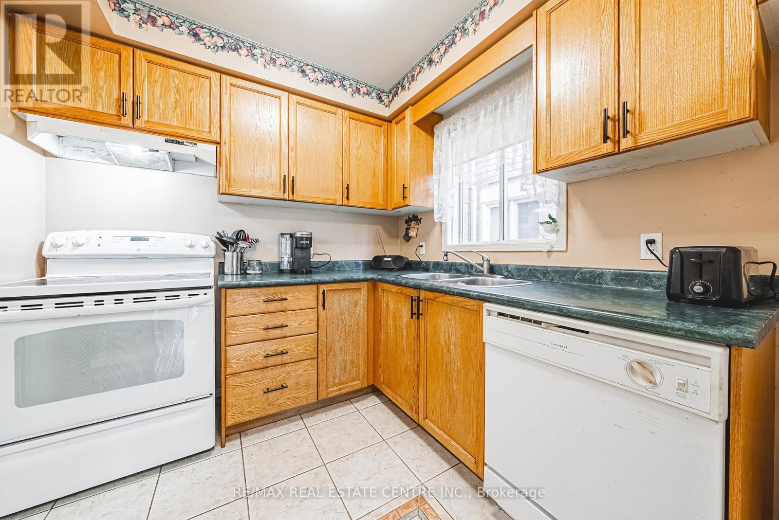 487 Taylor Crescent, Burlington, Ontario  L7L 6G2 - Photo 12 - W12584816