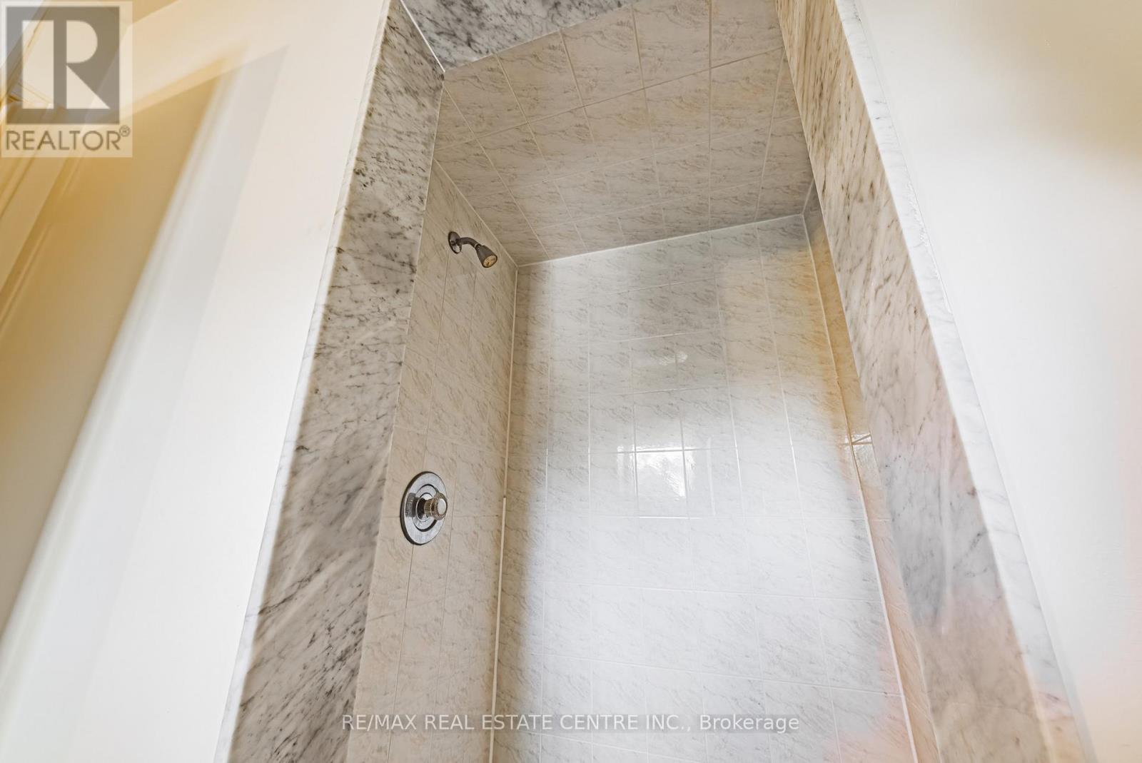 487 Taylor Crescent, Burlington, Ontario  L7L 6G2 - Photo 17 - W12584816