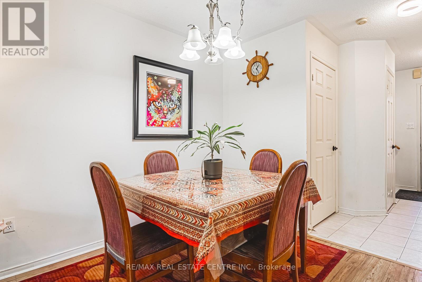 487 Taylor Crescent, Burlington, Ontario  L7L 6G2 - Photo 9 - W12584816