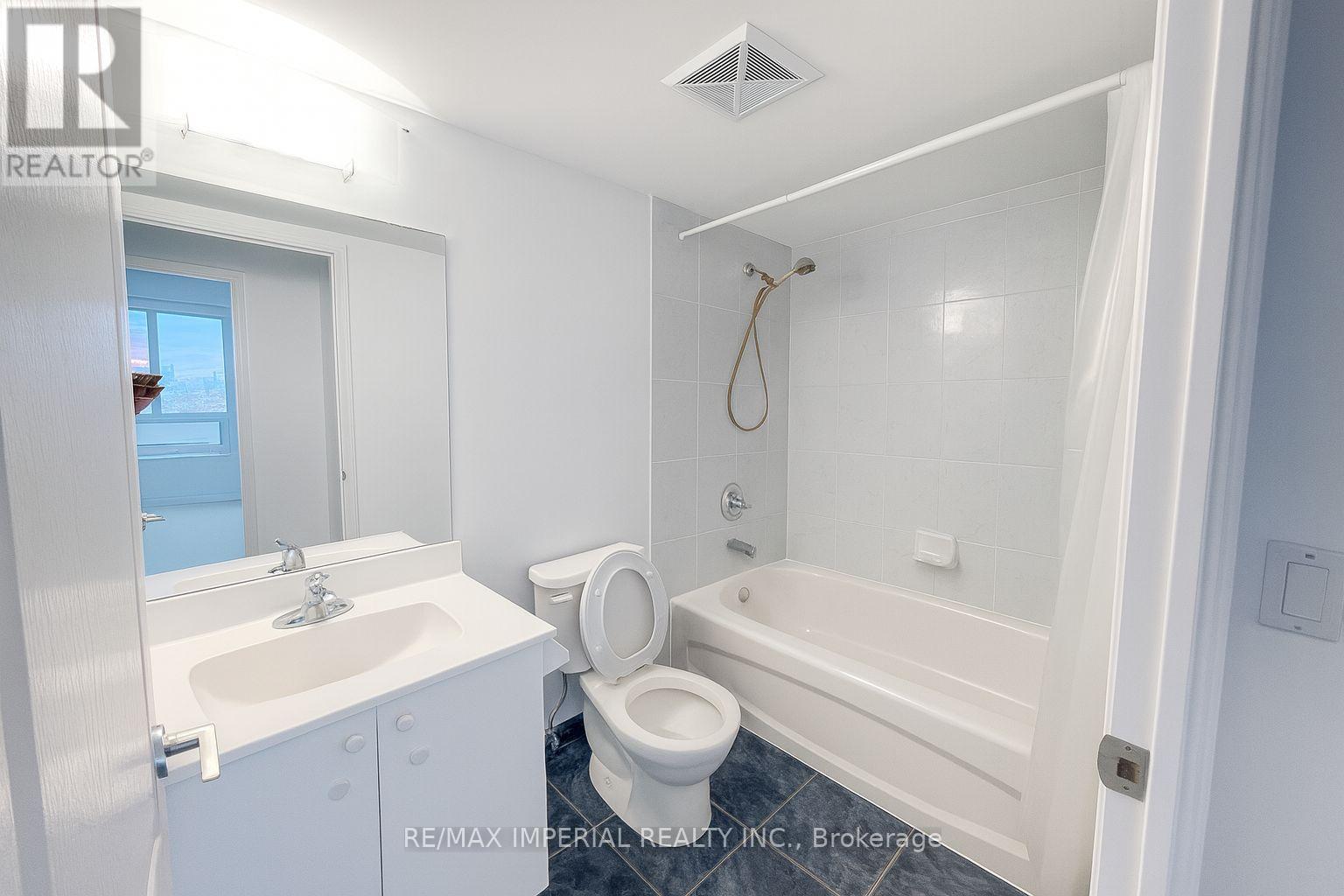 606 - 75 South Town Centre Boulevard, Markham, Ontario  L6G 0B3 - Photo 7 - N12440202