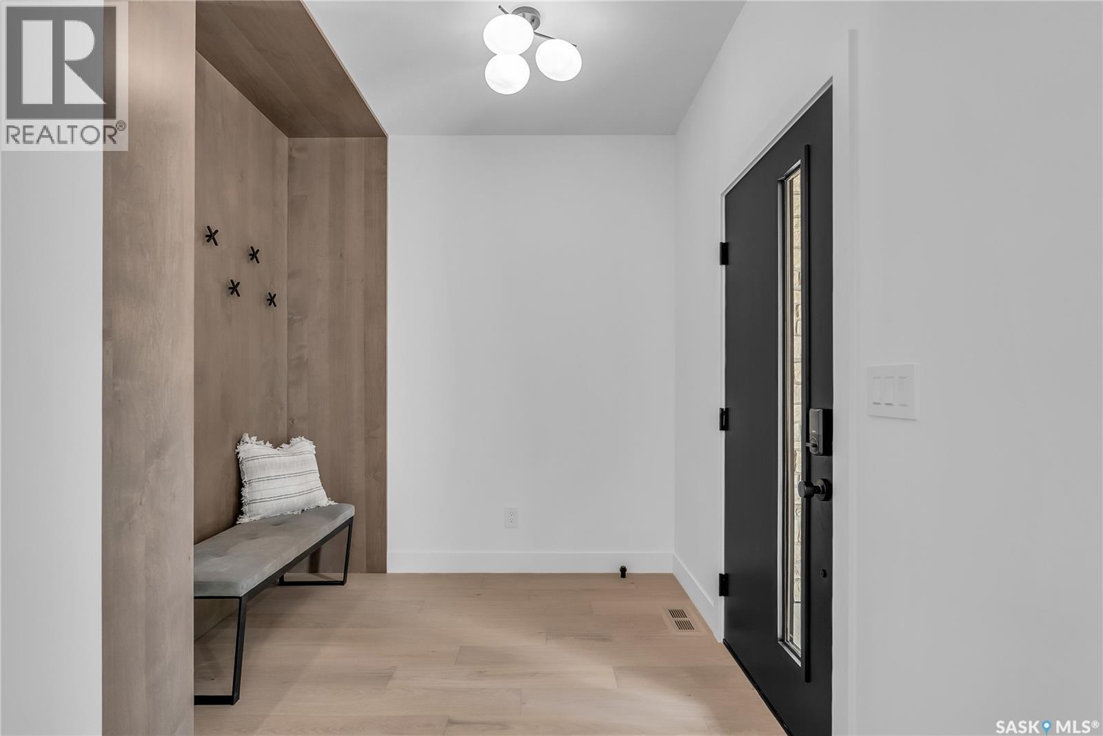 1121 13th Street E, Saskatoon, Saskatchewan  S7H 0C1 - Photo 2 - SK020323